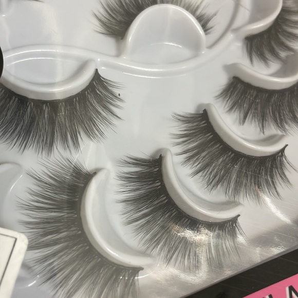 New False Eyelash pack - Picture 3 of 4